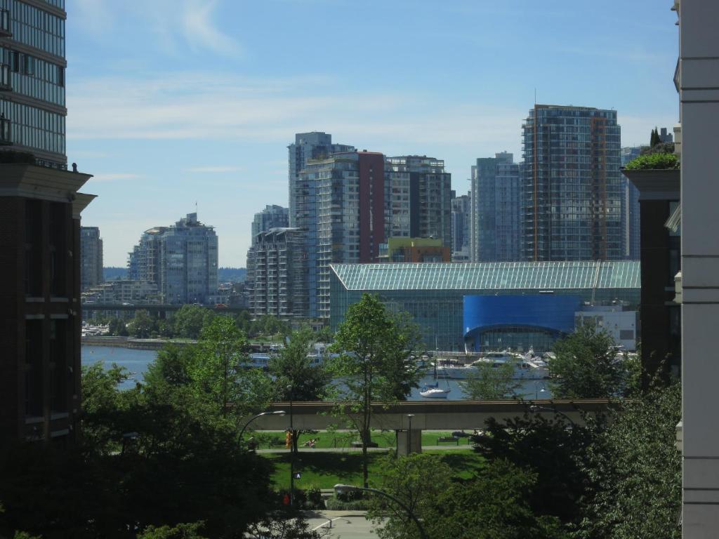 C&N Backpackers Central Station Vancouver Room photo